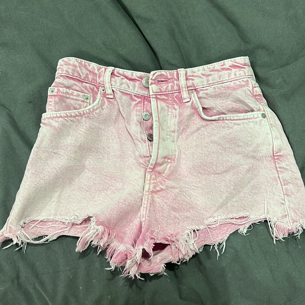 Pink jean Shorts - Picture 2 of 3